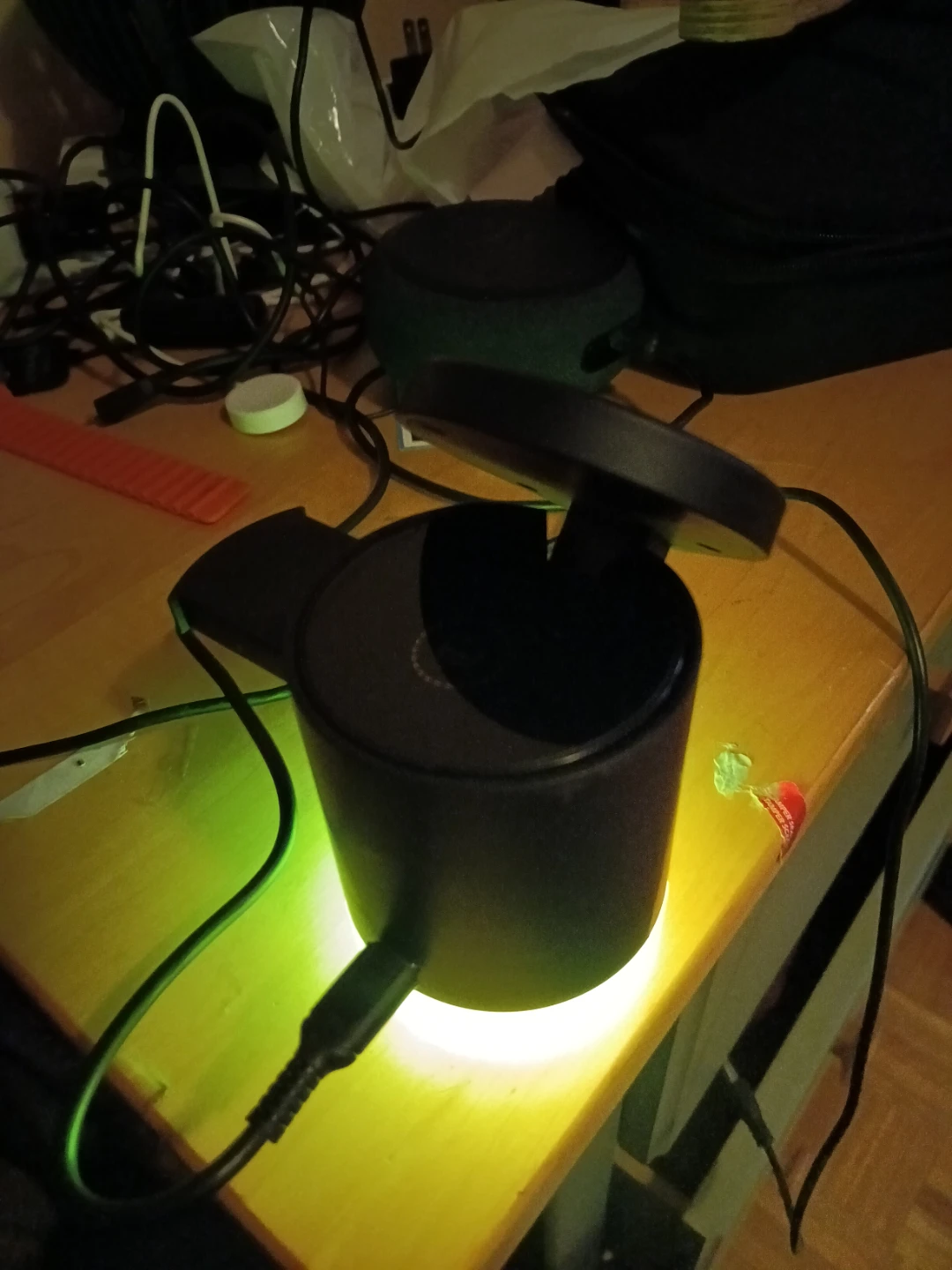 KAKUSIGA Portable Wireless Charger Lamp - photo 2