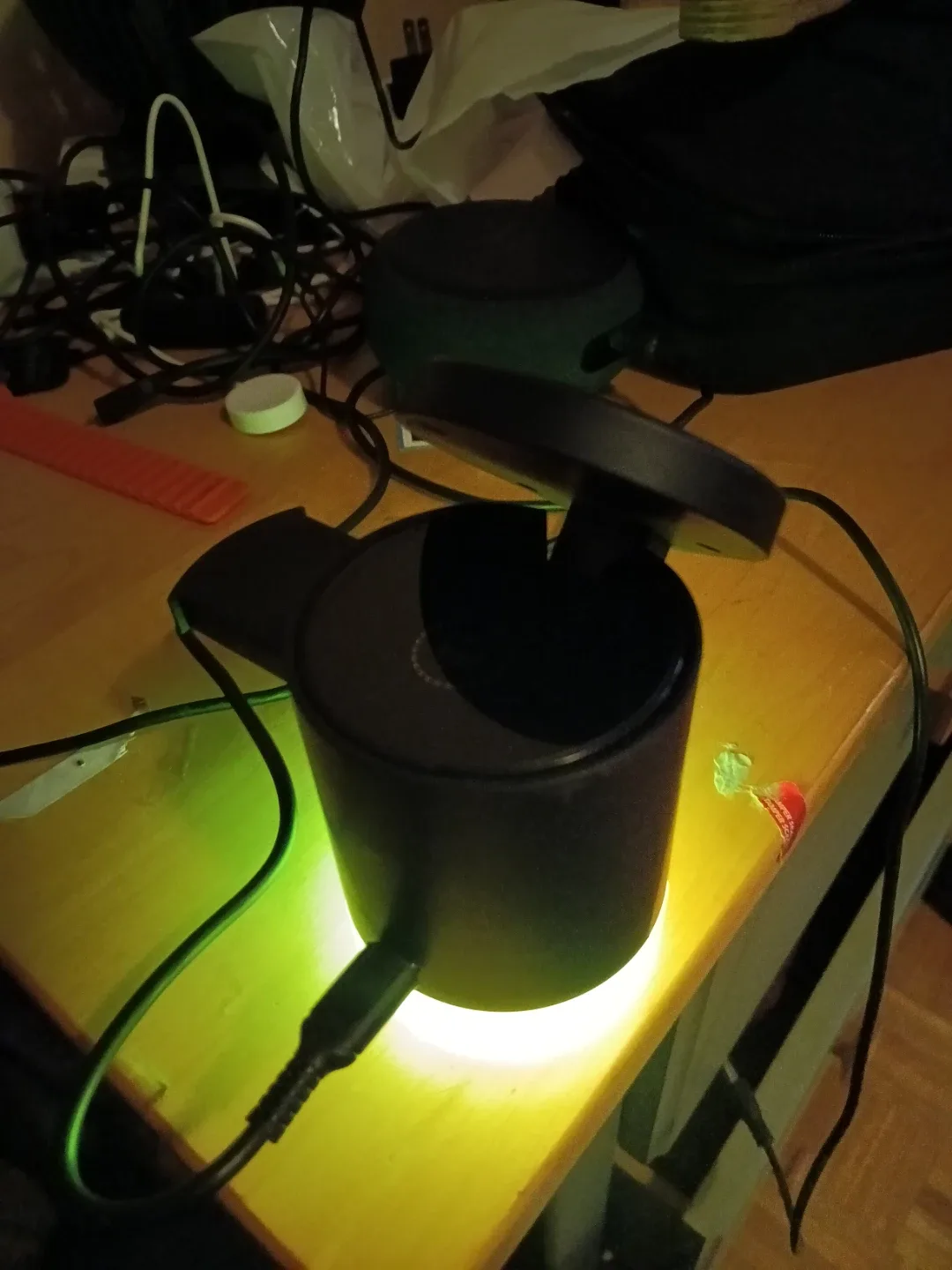 KAKUSIGA Portable Wireless Charger Lamp - photo 2