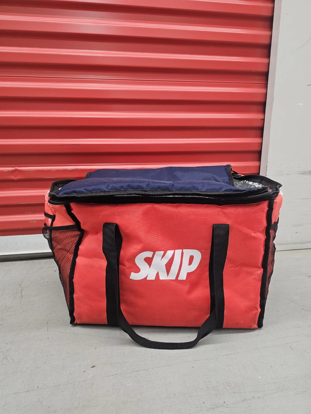 SkipTheDishes Insulated Food Delivery Bag - photo 2