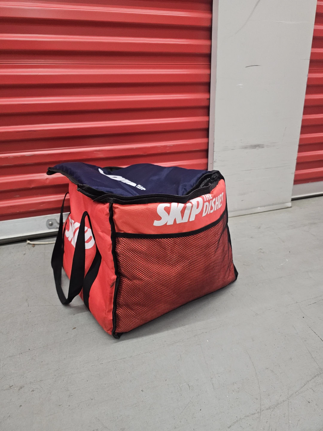 SkipTheDishes Insulated Food Delivery Bag - photo 3