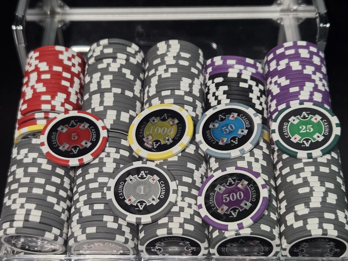 Casino Poker Chip Set with Case and lock 14 gram each 600 chips - photo 3