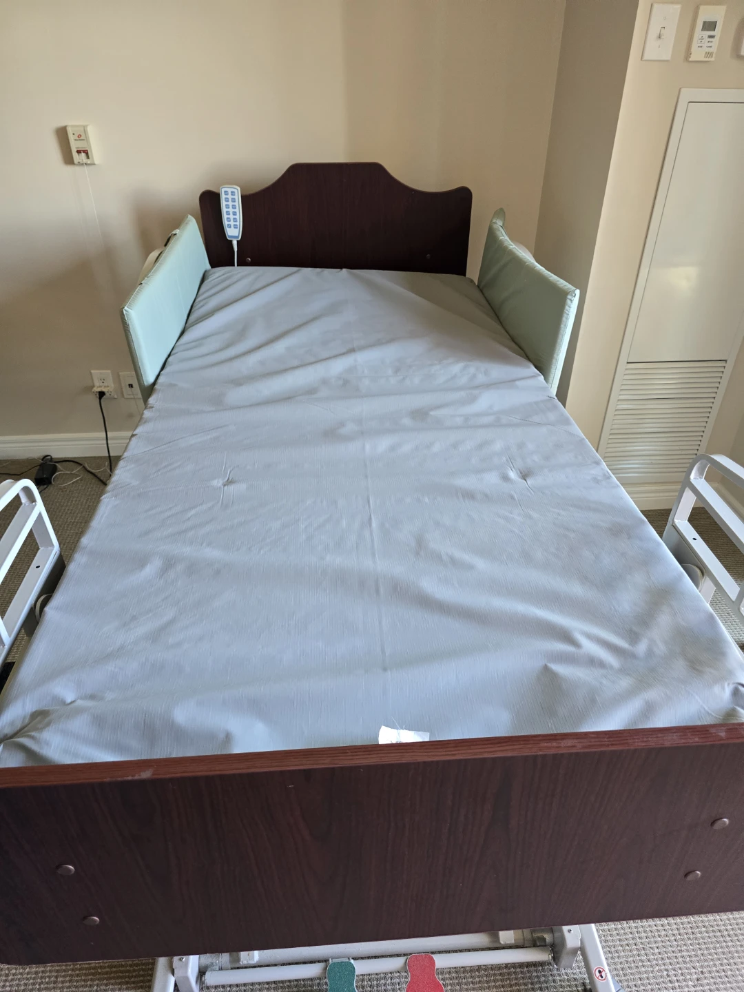 Permobil Tröst Hospital Bed with Hand Control - photo 4