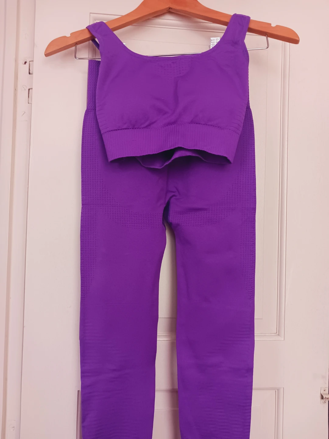 New !! Purple Seamless Workout Set - Sports Bra & Leggings