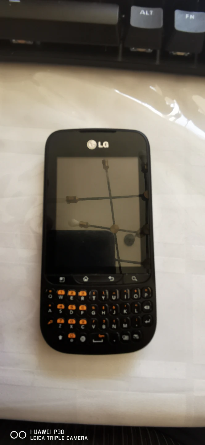 3G LG Phone with QWERTY Keyboard