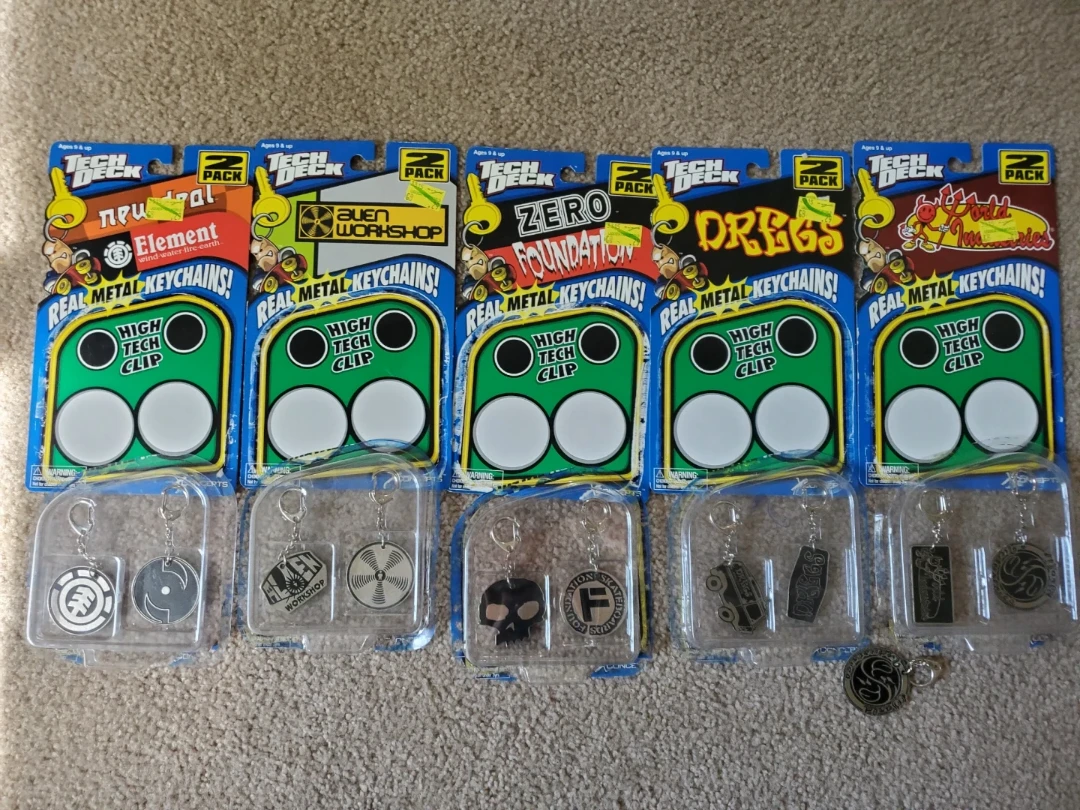 Tech Deck Snowboards and Keychains Lot - photo 5