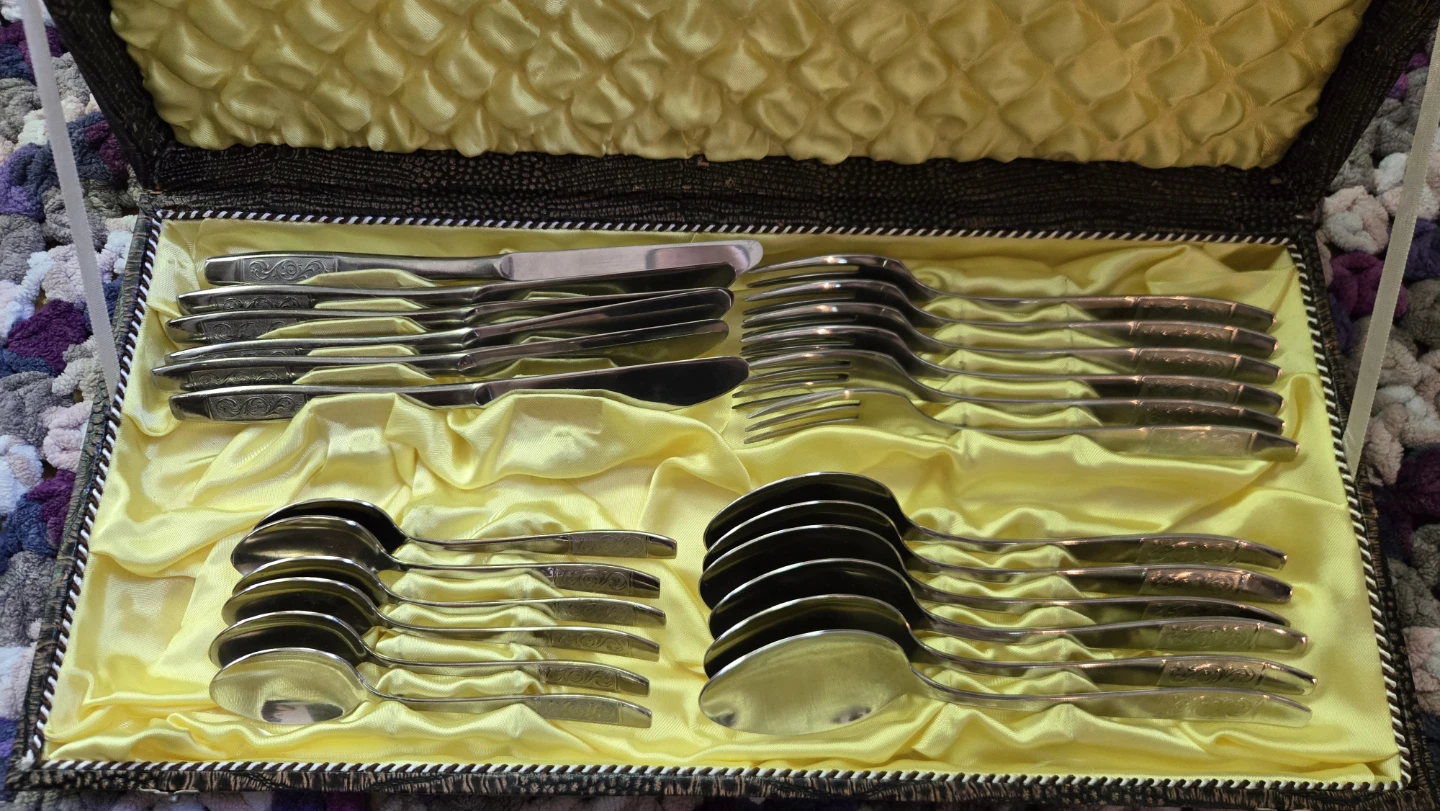 Flatware Set in Presentation Case - photo 2
