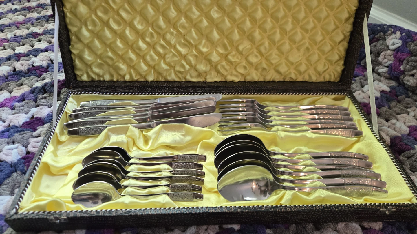 Flatware Set in Presentation Case - photo 4