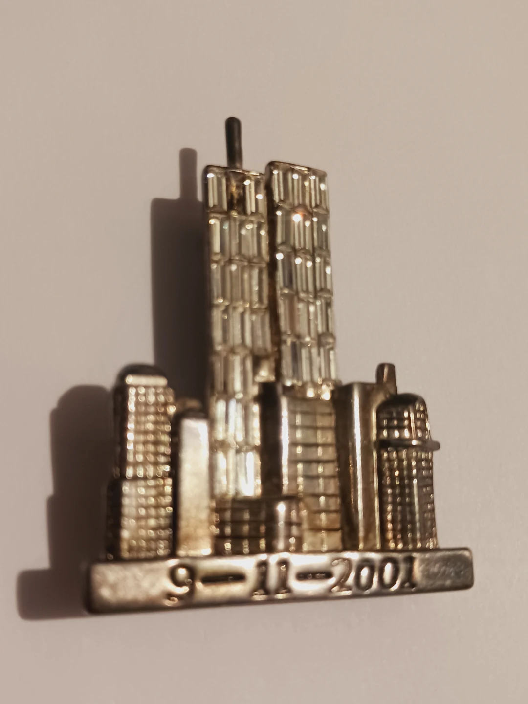 9-11-2001 Twin Towers Commemorative Brooch - photo 3