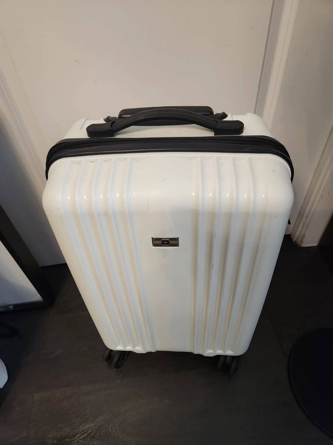 White Hard Shell Spinner Suitcase