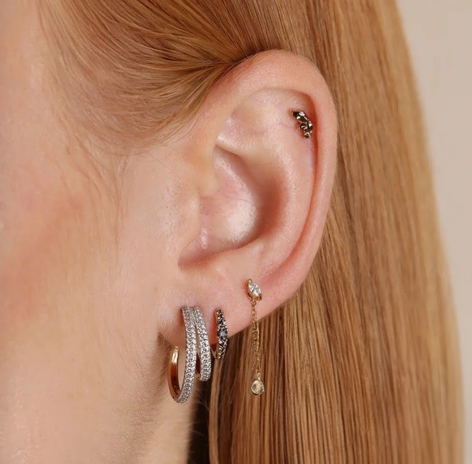 *NEW* Astrid & Miyu Black Cluster Titanium Piercing Stud in Gold - photo 3