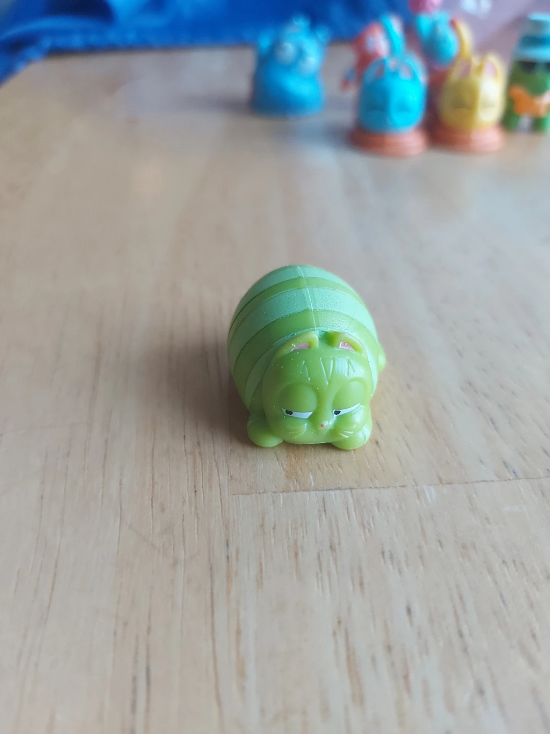 Collection of quirky plastic figurines - photo 3