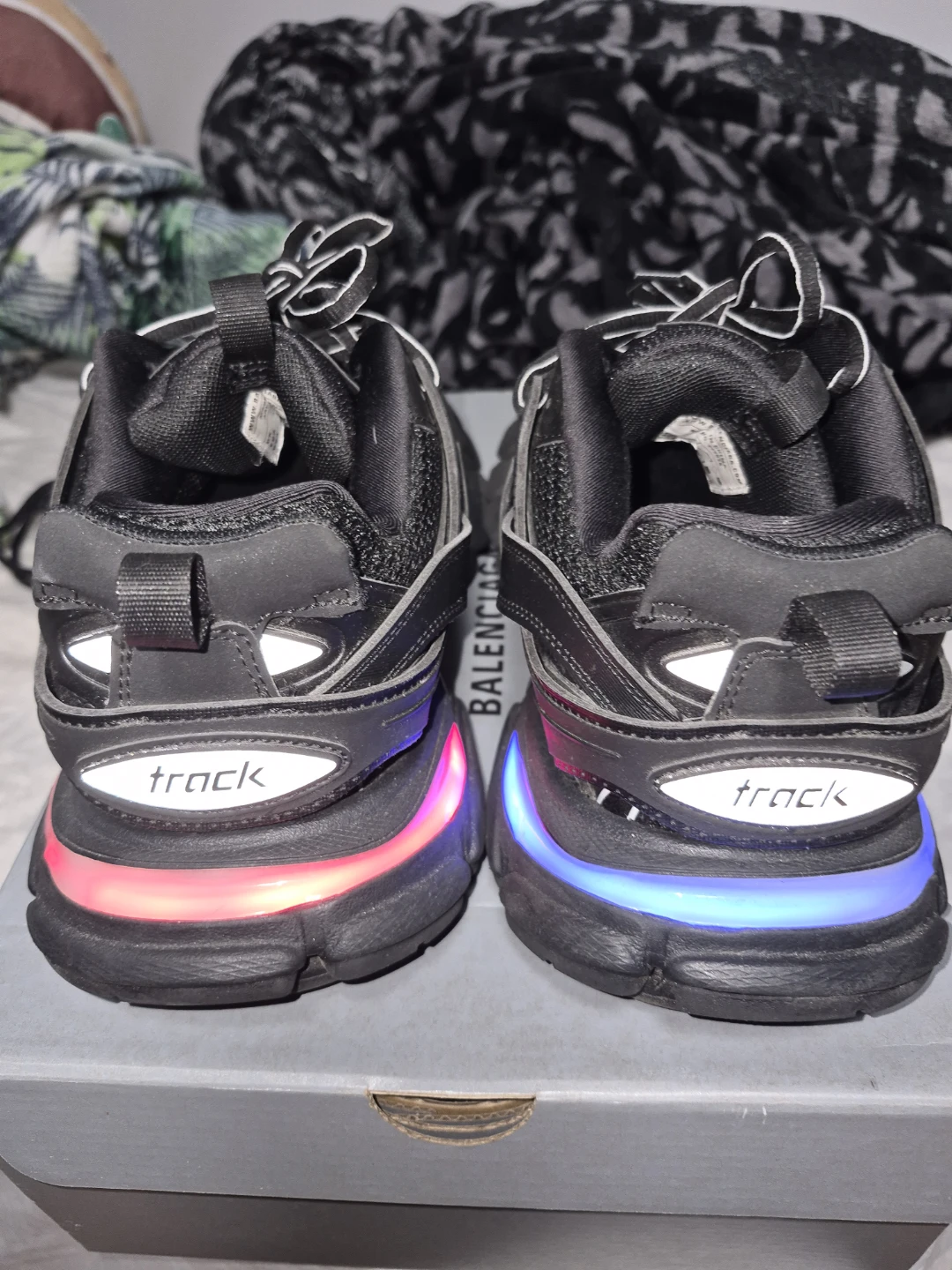 Balenciaga - photo 2