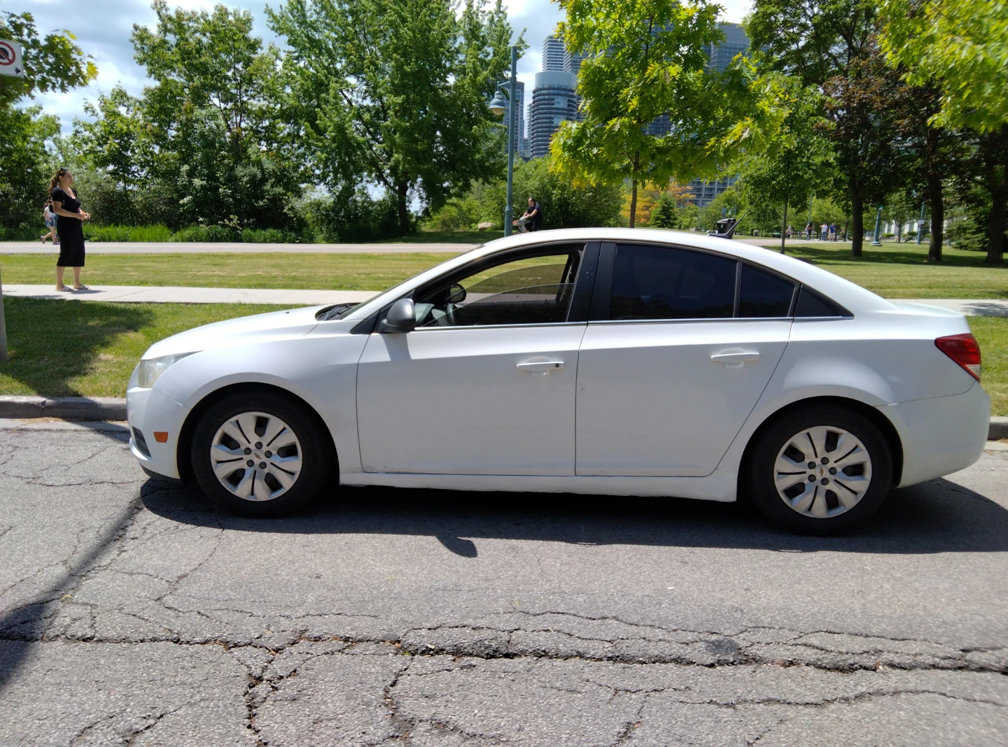 2013 Chevrolet Cruze LS - photo 3