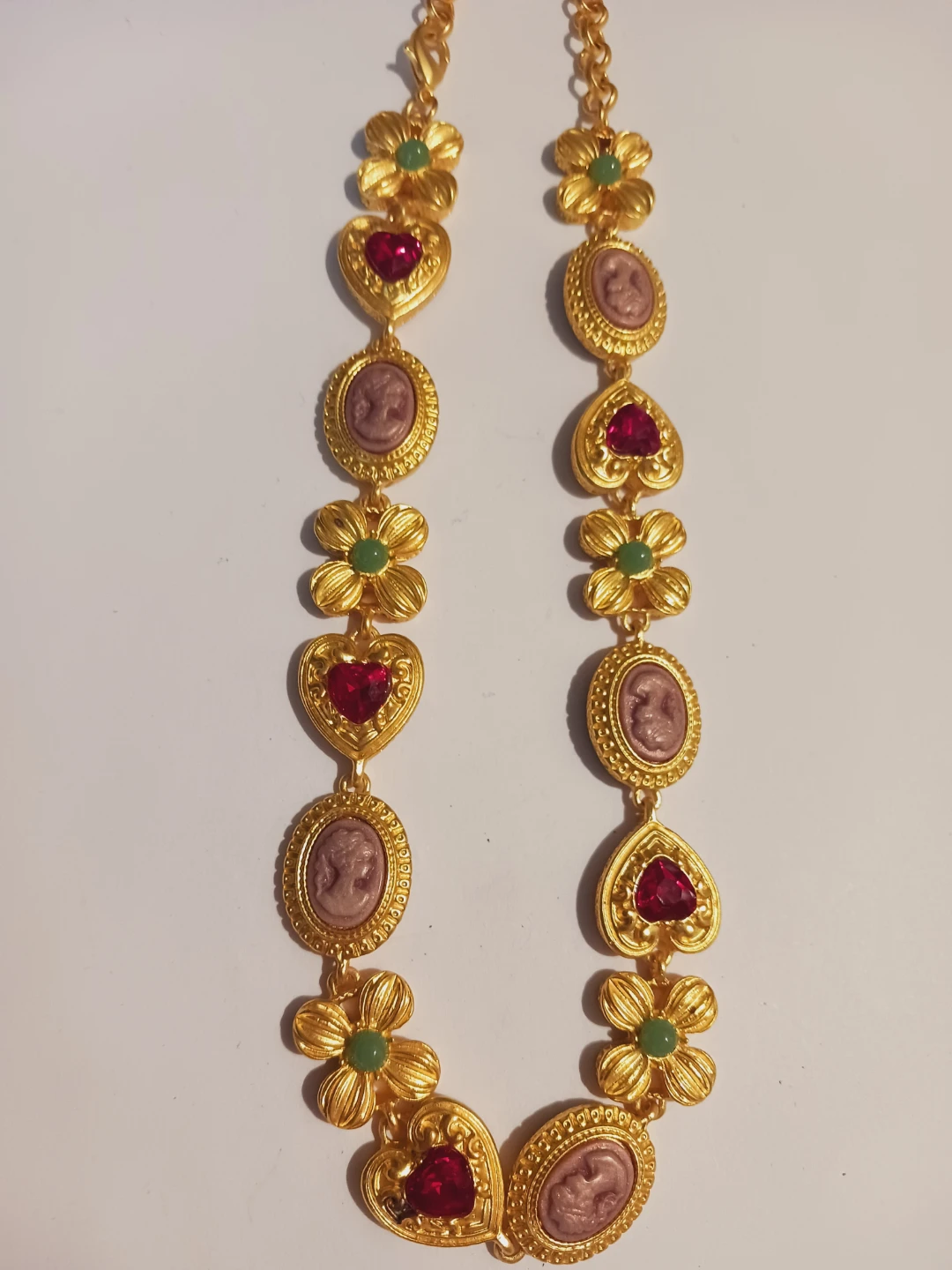 New !! Gold Tone Necklace with Cameos and Gems - photo 4