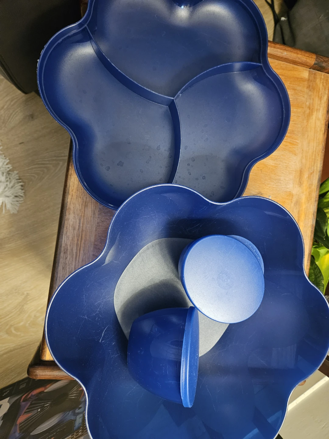 Tupperware Divided Serving Dish with Lids - photo 2