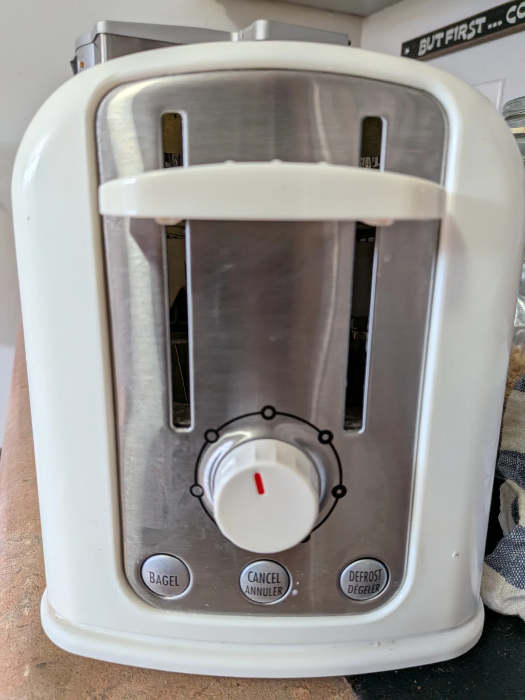 Hamilton Beach 2-Slice Toaster 9.5 x 6 inches - photo 3