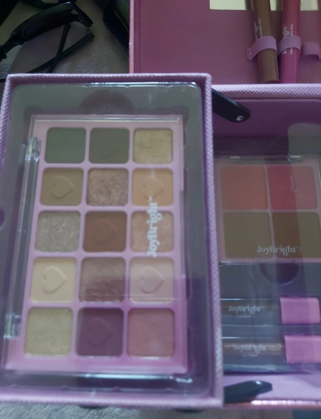 Joy Bright Pink Heart Makeup Case with Eye Shadow Palettes - photo 4