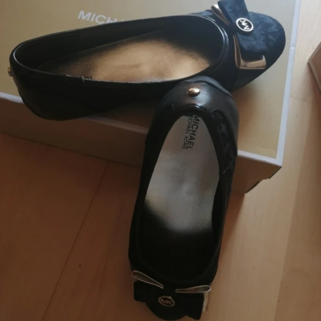 Brand New Michael Kors Black Ballet Flats Size 6 - photo 2
