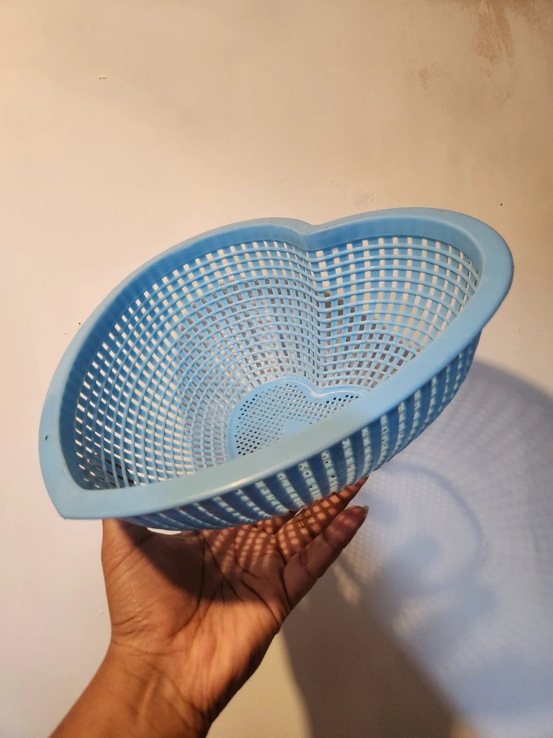 Blue Plastic Heart-Shaped Colander ⚽