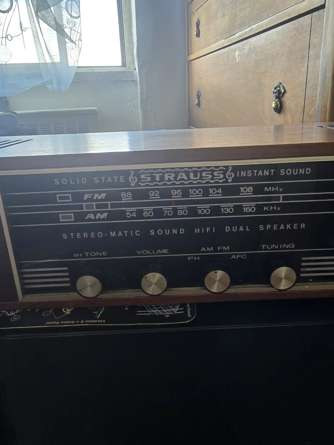 Strauss LT-180 "Instant Sound" AM/FM Radio - photo 2