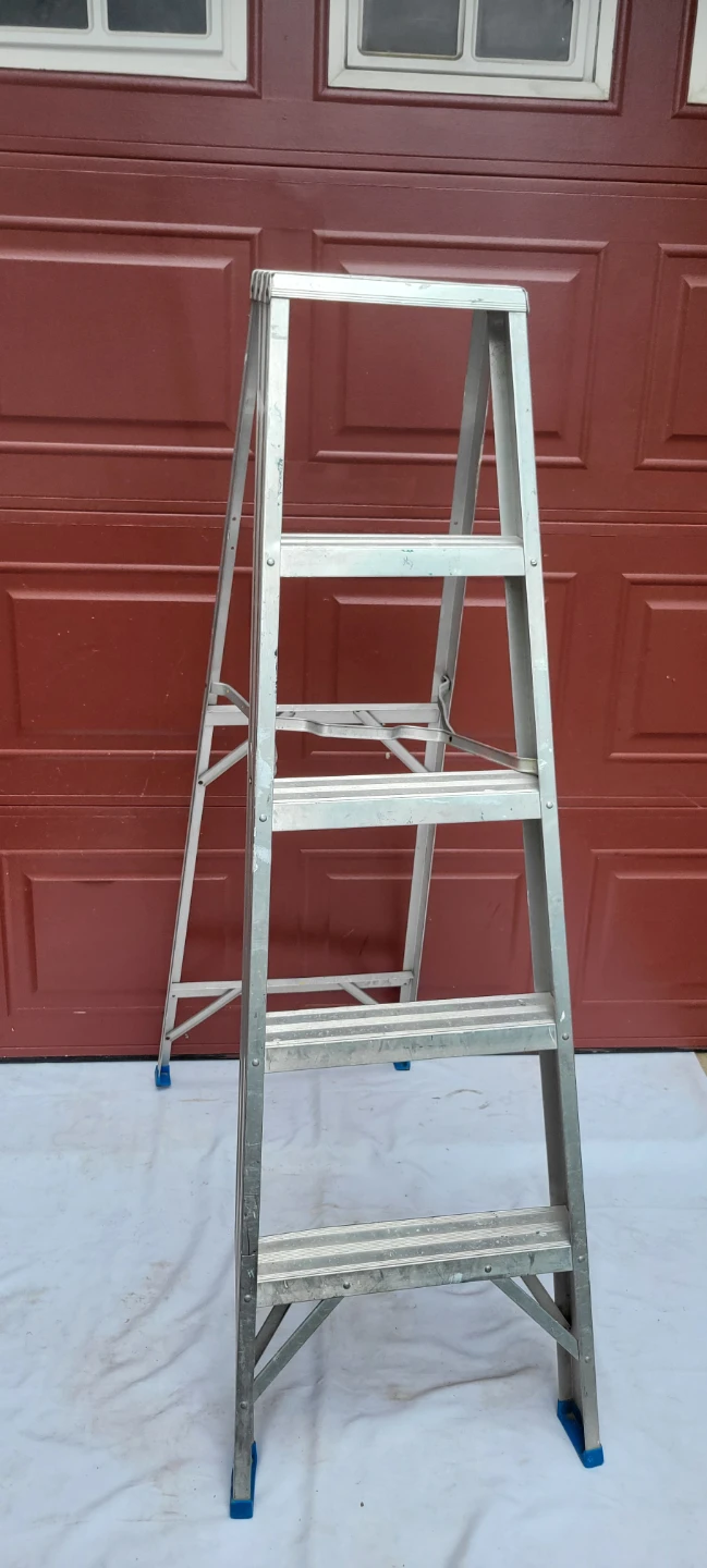 5ft Aluminum Step Ladder