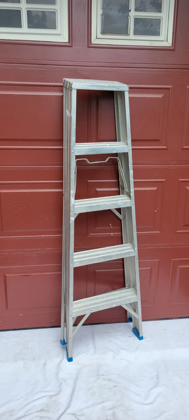 5ft Aluminum Step Ladder - photo 2