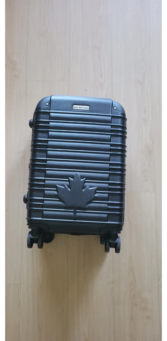 Carry-On Luggage with Maple Leaf Design (19.5 ×13.5x 8.5)