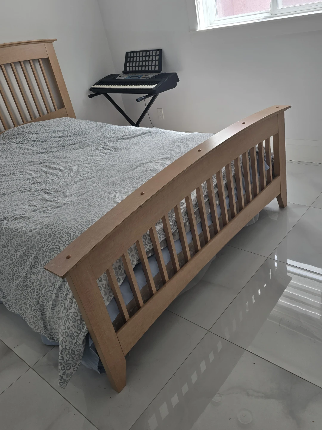 Excellent Condition Queen Bed Frame - Easy to Move!