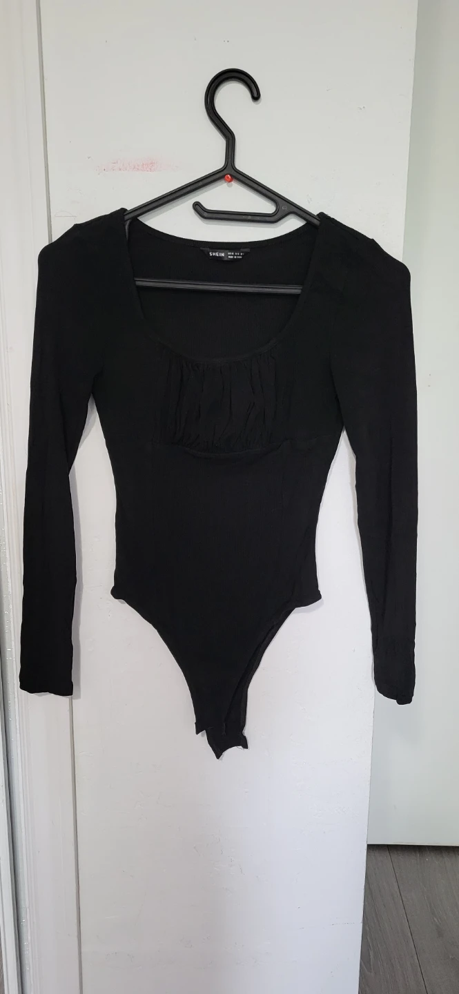 SHEIN Black Long Sleeve Bodysuit ⚽