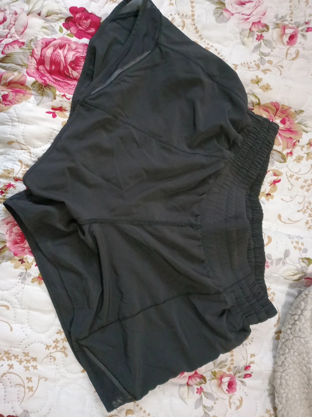 Lululemon Hotty Hot Low-Rise Lined Shorts - photo 2