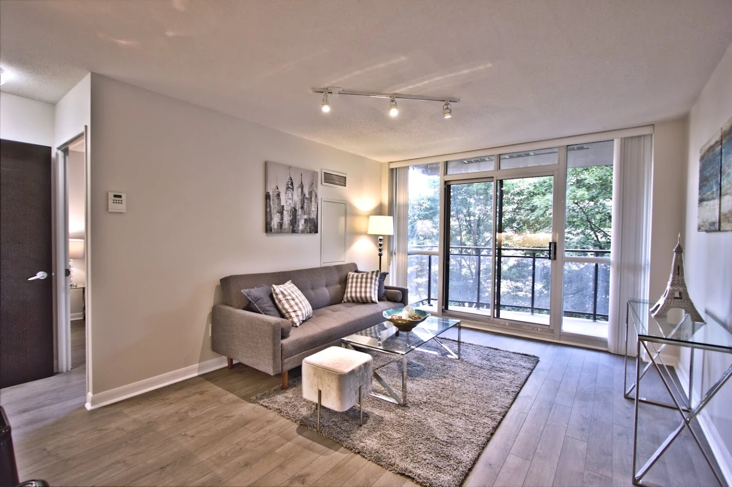 Yonge and Sheppard 1bedroom condo rent "No Furnished" - photo 2