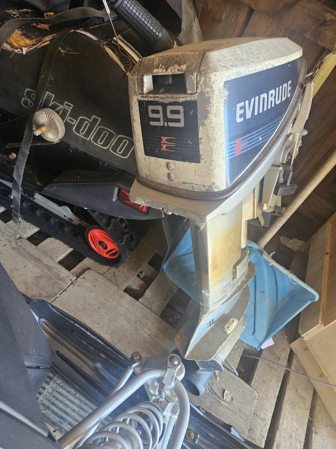 Evinrude 9.9 Outboard Motor - photo 2