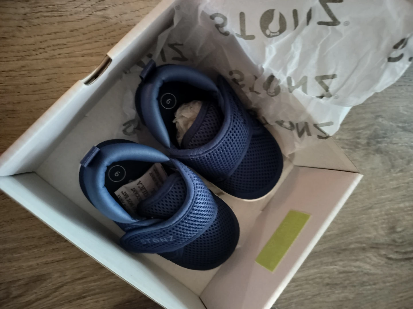 New Stonz baby shoes - size 6 - photo 2
