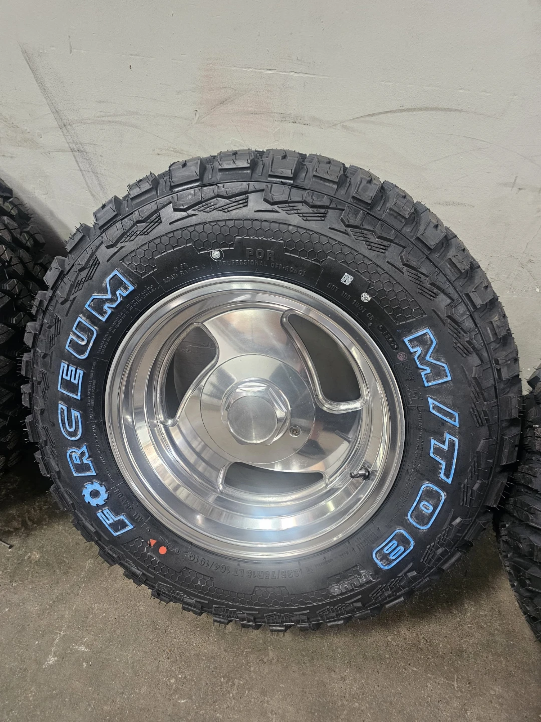 15 inch Eagle rims wheels 5x139.7 5x5.5 new m/t tires - photo 5