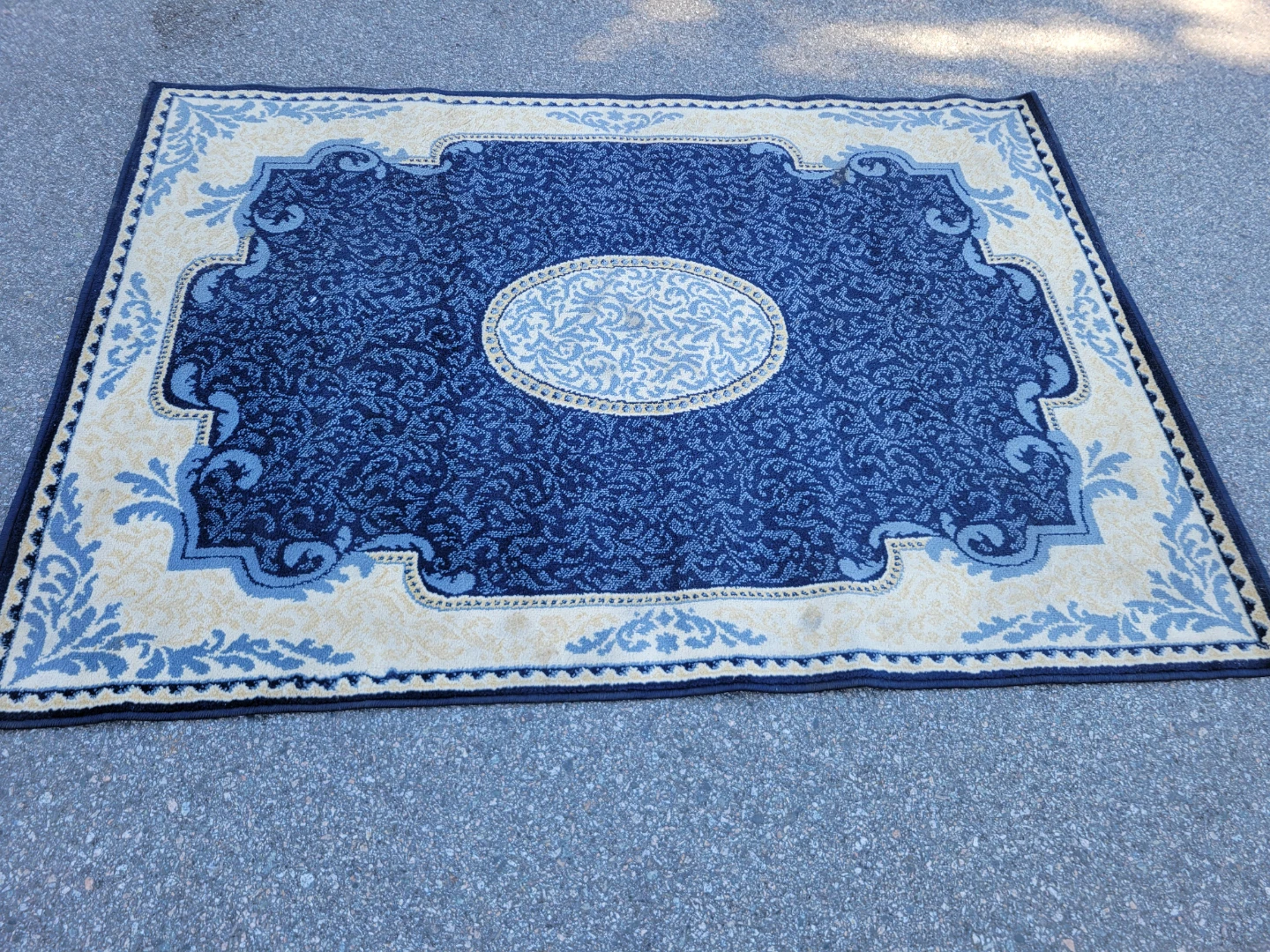 Beautiful Royal Navy Area Rug - 3'11" x 5'7" - photo 2