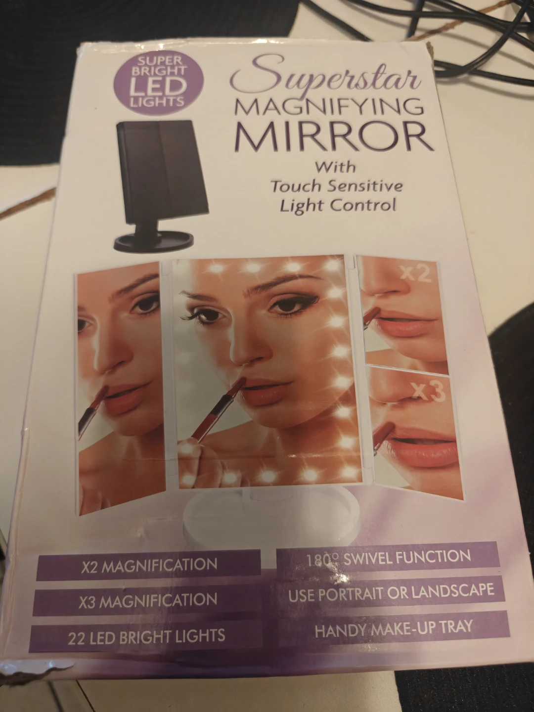 FASCINATE Lighted Makeup Mirror - White