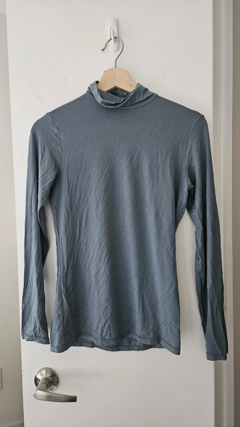 Uniqlo Heattech Women's Long Sleeve Turtleneck Top