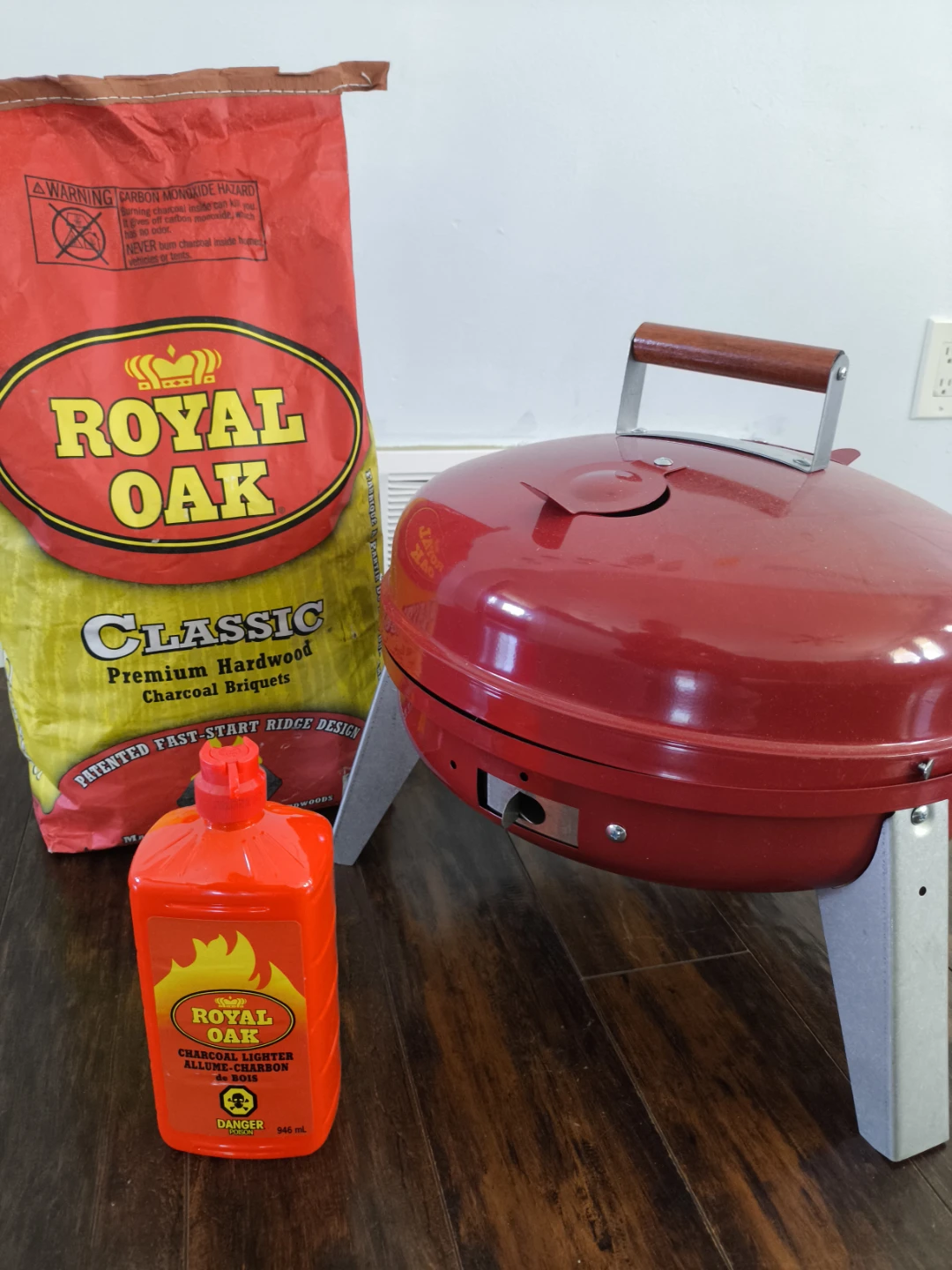 Ameicanan grill 2010 with charcoal and lighter fluid
