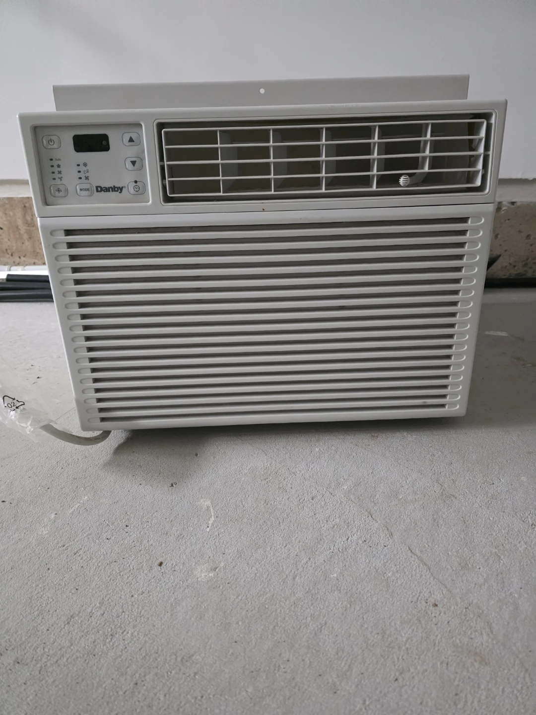Danby windows air conditioner  10000btu - photo 4