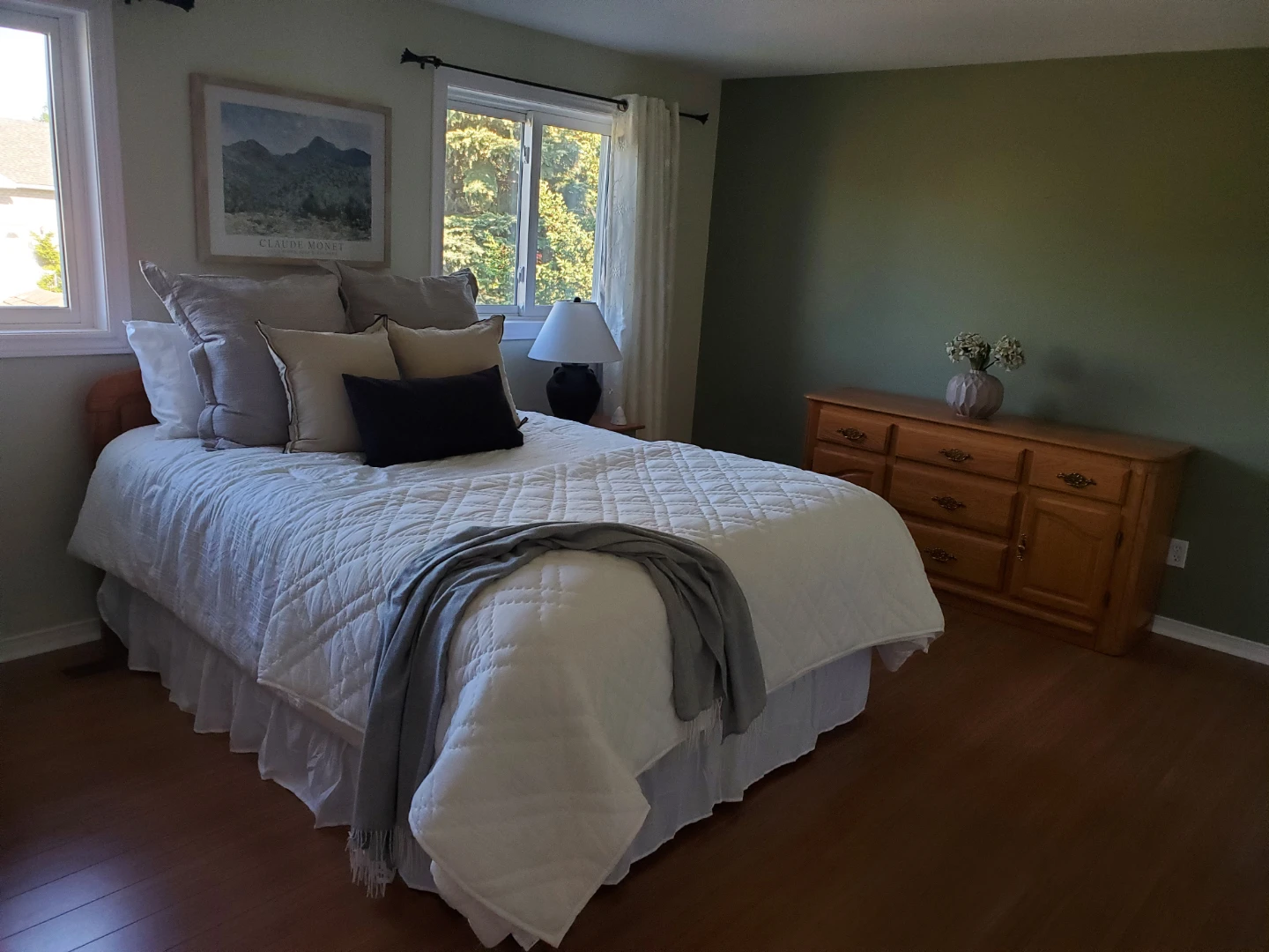 3 piece solid oak bedroom matching set QUEEN