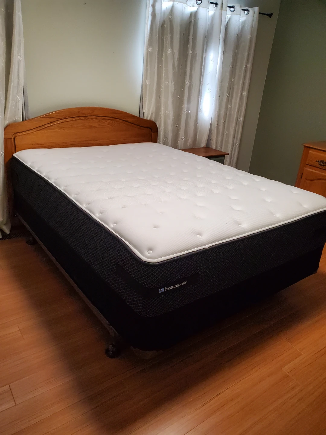 3 piece solid oak bedroom matching set QUEEN - photo 4