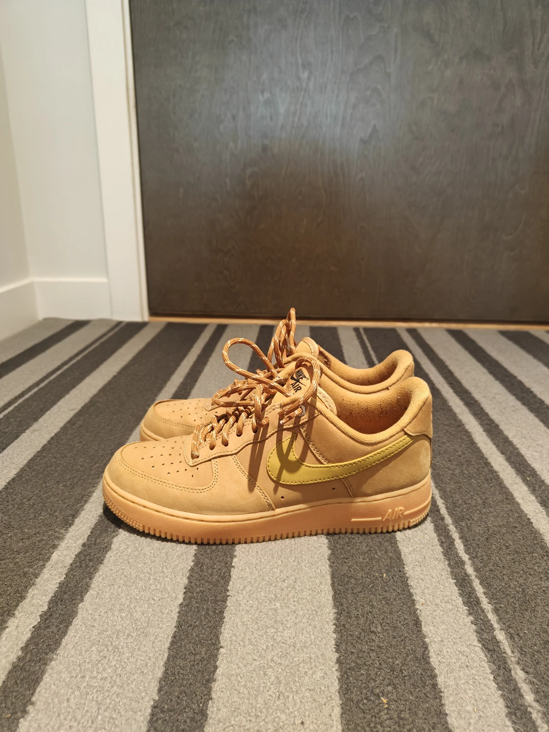 Nike Air Force 1 wheat - size 8