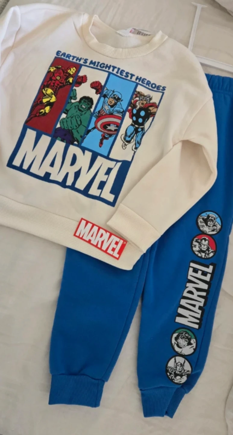 BNWT Marvel Avengers Kids Sweatshirt and Pants Set