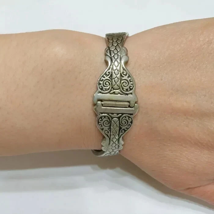 Ornate Silver-Tone Bangle Bracelet - photo 2