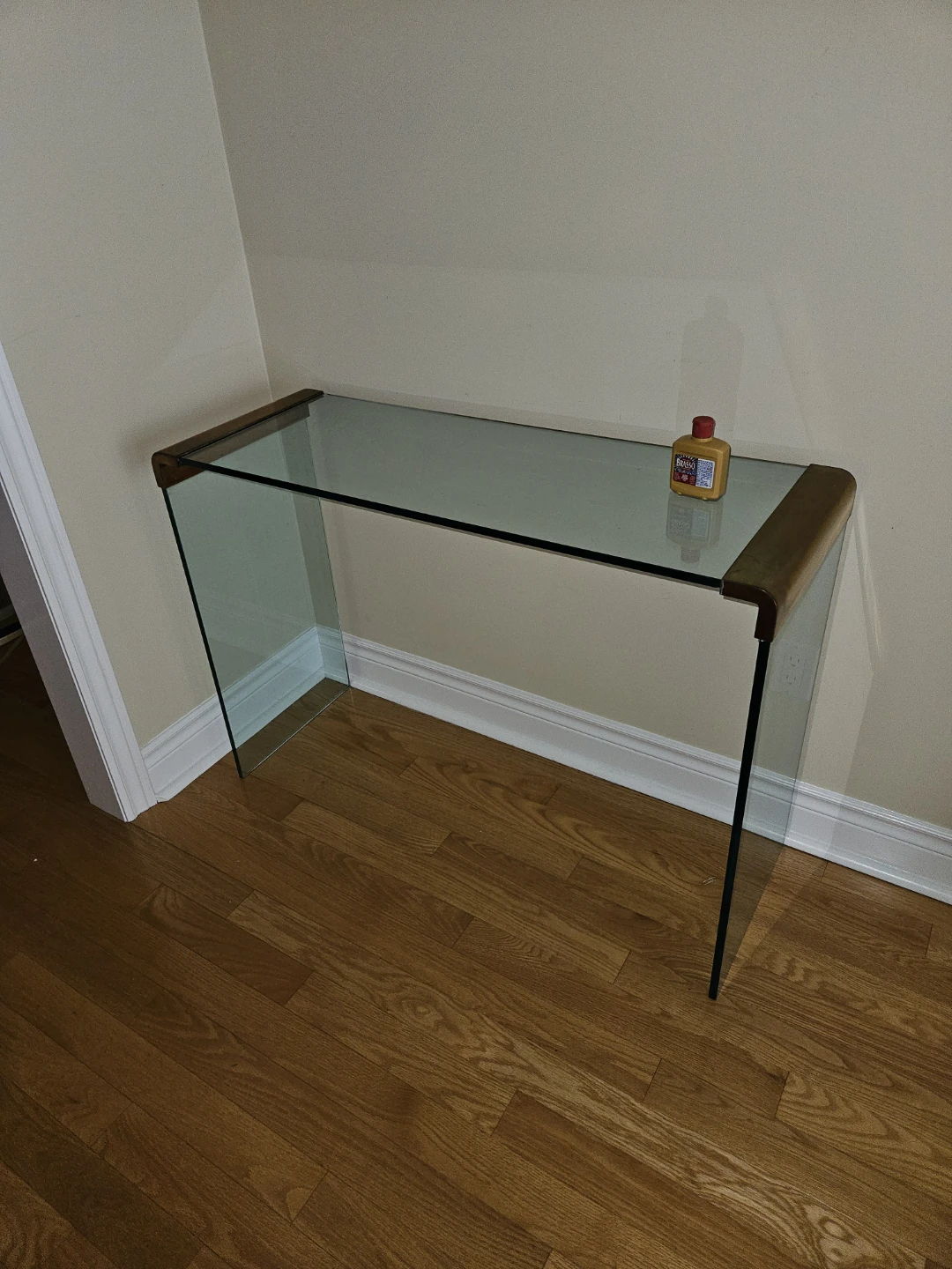 Glass buffet table