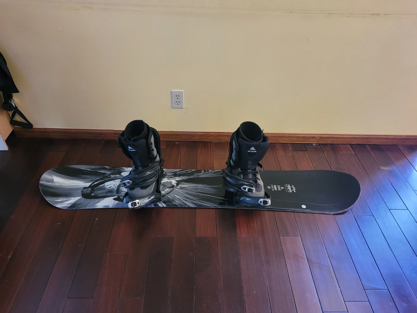 Ride Snowboard with Bindings - photo 2