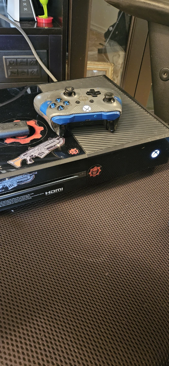 Xbox One Cosole with 6 games plus