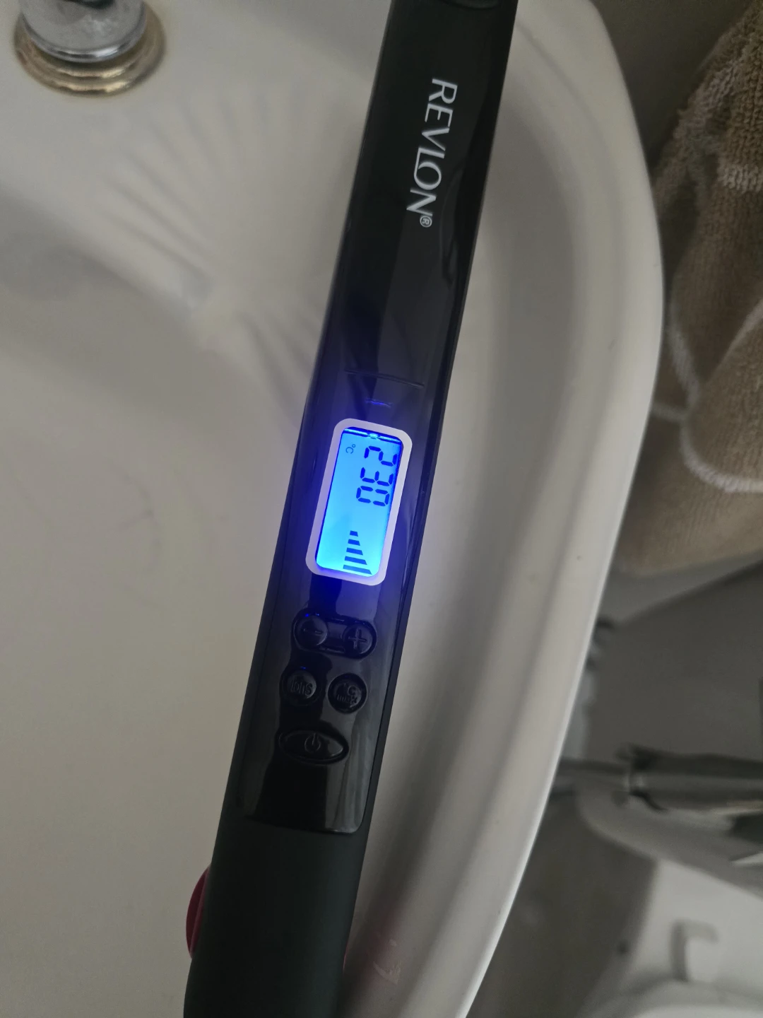 Revlon Hair Straightener - photo 2