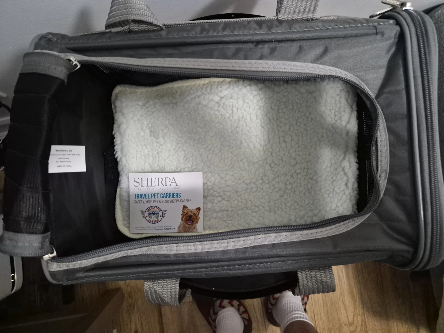 BRAND NEW Sherpa Pet Carrier Bag (Small) - photo 4