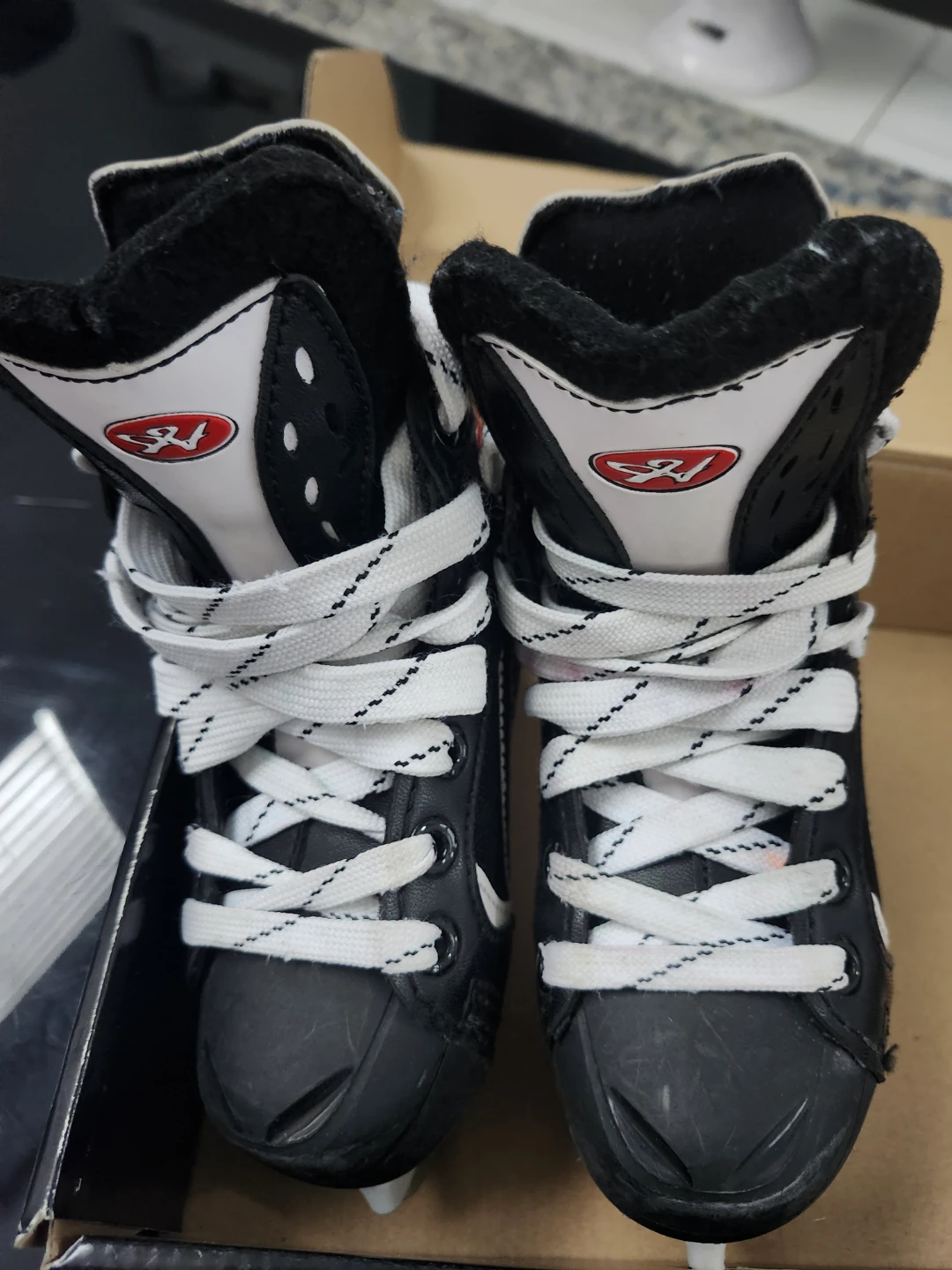 Hockey Skates Youth Size Y10